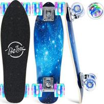 „BELEEV“ riedlentė su komplektu: 22 colių „Mini Cruiser“ riedlentė vaikams, paaugliams ir suaugusiems, su LED apšvietimu rateliuose ir universaliu „Skate T-Tool“ įrankiu pradedantiesiems