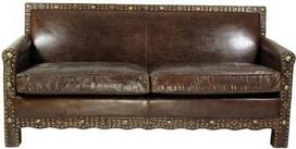 „Berkshire“ trisėdė vintage odinė sofa su variniais kniedėmis, „Vintage Cigar“ (tamsiai ruda) spalvos, pagaminta iš natūralios odos