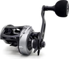 „Bucara 300 Baitcast“ žvejybos ritė, perdavimo santykis 6,3:1, magnetinis stabdys su 10 mygtukais, 11,8 kg traukos jėga iš anglies pluošto, trumpas pagrindinis velenas iš nerūdijančio plieno, grafito rėmas su