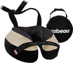 „Cabeau“ kelioninė pagalvė TNE S3: aukščiausios kokybės „Memory Foam“ kaklo pagalvė, užtikrinanti patogų 360° prigludimą, tvirtinama prie lėktuvo sėdynės patogiu dirželiu po smakru, idealiai tinka ilgų atstumų skrydžiams (spalva „Cairo Tan“)