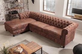 „Chesterfield“ kampinė sofa, 270 cm, antikinės rudos spalvos mikropluošto apmušalas, medinės kojelės | Kišeninės spyruoklės, „Nosag“ spyruoklių sistema, apsiuvimas su sagomis, dekoratyviniai kniedės, apmušalas visame perimetre, angliškas stilius, lengva p
