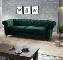 „Chesterfield“ tamsiai žalia pliušinė aksominė trisėdė sofa, 225 x 74 x 88 cm. Sofos svetainei. Sofų komplektai su medinėmis kojomis. Sofos ir kušetės