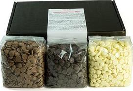 „CHOCO SECRETS“ – „Trio“ – 3 x 600 g: belgiškas pilno riebumo pieninis šokoladas, labai labai labai kartus tamsusis šokoladas, baltasis šokoladas, šokoladas šokolado fontanams – šokoladas fondue – šokolado glazūra šokolado fontanams – ganache, šokoladinia
