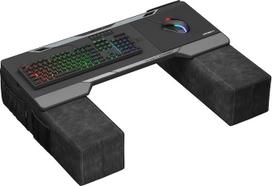 „Couchmaster CYCON³ Black Horizonlight Bar“ – ergonomiškas žaidimų nešiojamojo kompiuterio stalelis, skirtas naudoti ant sofos, fotelio ar lovos; stalelis su USB šakotuvu, pritaikytas kompiuteriams, „PS4/5“, „Xbox One/Series X“ ir nešiojamiesiems kompiute