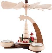 „Erzgebirge Palast Ullrich Crafts“ 1-aukštė piramidė, natūralios spalvos Kalėdų Senelis su rogėmis ir geležinkeliu – 19 cm