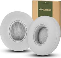 „Geekria“ ausinių pagalvėlės, skirtos „Beats by Dr. Dre Solo3“ ir „Solo 3.0 Wireless“ ant ausų dedamoms ausinėms: atsarginės ausinių pagalvėlės / ausų pagalvėlės / ausinių kaušeliai / ausų dangteliai / ausinių pagalvėlių remonto detalės (baltos)