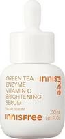 „Innisfree“ – veido serumas su vitaminu C ir žaliosios arbatos fermentais, skirtas pigmentinėms dėmėms, 30 ml
