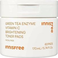 „Innisfree“ – veido toniko servetėlės su vitaminu C ir žaliosios arbatos fermentais „Glow“ – pakuotė