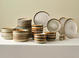 „Karaca Earth Collection“ „Earthy Light Reactive“ 52 dalių stalo indų rinkinys, skirtas 12 asmenims