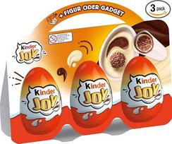 „Kinder Joy“ – „Surprise Egg“ – dizainas gali skirtis – 3 „Kinder Joy“ po 20 g kiekvienas | Pieno ir kakavos kremas su 2 traškiais rutuliukais, kuriuos galima valgyti šaukštu, ir siurprizo žaisliukais; dizainas ir akcija gali skirtis
