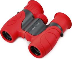 „KODAK“ vaikų binoklis BCS100 – kompaktiškas vaikų binoklis su minkštu guminės danga dengtu ergonomišku korpusu, nešimo dirželiu ir dėklu, 8 kartų priartinimas – raudonas