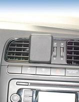 „KUDA“ mobiliojo telefono laikiklis, tinkamas „VW Polo 6R“ ir „6C“ modeliams nuo 2009 m. birželio mėn. – laikiklis išmaniesiems telefonams, mobiliesiems telefonams, GPS ir kt. – dirbtinės odos laikiklis, juodos spalvos, 296725