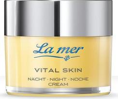 „La mer Vital Skin“ naktinis kremas – drėkinanti, senėjimą stabdanti priemonė su odos atspalvį išlyginančiu vitaminu C – be kvapiklių
