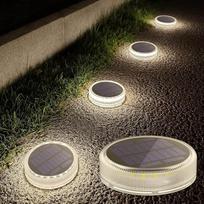 „Lacasa Solar“ grindų šviestuvai – lauko LED saulės energijos šviestuvai, skirti lauko sodui ir terasai, dekoratyviniam takų ir laiptų apšvietimui. Saulės energijos šviestuvai, atsparūs vandeniui, 4000 K, ryškiai balta šviesa, apvalūs, 4 vnt. rinkinys