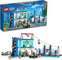 „LEGO City“ policijos mokymo akademijos 60372 žaidimų rinkinys su kliūčių ruožu, žirgo figūrėle, keturračiu motociklu ir 6 pareigūnų mini figūrėlėmis, skirtas vaikams nuo 6 metų