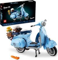 „LEGO Vespa 125 10298“ modelio surinkimo rinkinys; su šiuo suaugusiems skirtu surinkimo rinkiniu susikurkite detalų, eksponavimui tinkamą senovinės italų ikonos modelį (1 106 detalės)