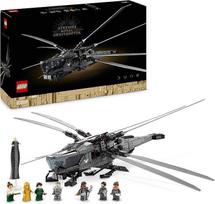 „LEGO“ 10327 „Icons“ serijos „Dune“: Atreidų karališkasis ornitopteris – kolekcinė dovana suaugusiems, skirta vyrams, moterims ir filmo gerbėjams. Lėktuvo modelis su 8 figūrėlėmis, tarp kurių – Paulas Atreidas ir baronas Harkonnenas