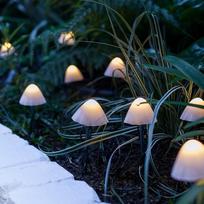 „Lights4fun“ 12 LED saulės energija maitinamų pasakų lempučių, grybų formos, šiltos baltos spalvos
