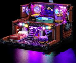 „LocoLee Light“ – suderinamas su „Lego“ rinkiniu 76785 „Thing's Apartment“ (ne – „Lego“ rinkinys) – dekoratyvinis apšvietimo rinkinys, suderinamas su „Lego“ rinkiniu „The Apartment of the Ice Cold Hand“