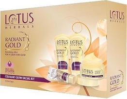 „Lotus Herbals“ veido priežiūros rinkinys „Radiant Gold Instant Glow“ su 24 karatų grynu auksu ir papaja, 170 g (universalus)