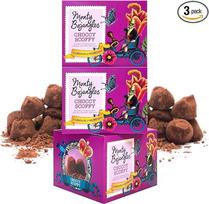 „Monty Bojangles“ šokoladiniai triufeliai su šokolado ir kakavos dulkėmis („Choccy Scoffy Cocoa Dusted Truffle Chocolates“) (3 x 100 g), šokoladų dovanų rinkinys, šokoladiniai triufeliai su dievišku šokolado skoniu, apdovanojimus pelnę prabangūs šokoladai