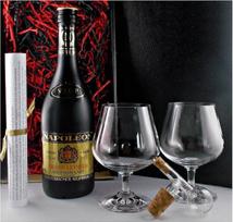 „Napoleon“ VSOP, stiklinis rutulinis šaukštelis ir 2 stiklinės – dovanų rinkinys