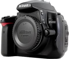 „Nikon D5000“ skaitmeninis veidrodinis fotoaparatas su 18–55 mm VR objektyvu (12,3 MP) ir 2,7 colio LCD ekranu
