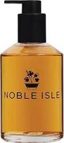 „Noble Isle“ rankų muilas | Prabangus skystas muilas vyrams ir moterims | Ekologiškas, tinkamas veganams, su natūraliais aromatais, „Britain in a Bottle“ rankų muilas (300 ml, „Whisky & Water“)