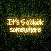 „Premier“ 39 cm LED-neono sieninis ženklas „It's 5 O'Clock Somewhere“ – sodo vakarėlio sieninis šviestuvas-ženklas – šiltos baltos spalvos LED akrilo namų baro dekoracijos ženklas, skirtas baro sienai ir vakarėlio dekoravimui