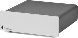 „Pro-Ject USB Box S“ audiofilinė išorinė garso plokštė, sidabrinė | Audiofilinė 16 bitų „Burr Brown“ technologija – „Plug & Play“ funkcija, suderinama su „Windows“ ir „macOS“ – paauksuotos RCA jungtys – maitinama iš magistralės