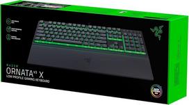„Razer Ornata V3 X RGB“ žemo profilio žaidimų klaviatūra (tylūs membraniniai jungikliai, klavišų dangteliai su UV danga, ergonominė riešo atrama, „Razer Chroma RGB“) IT išdėstymas, juoda