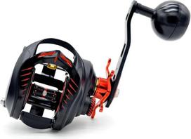 „Sea Cobra 400“ baitcaster tipo ritė, 6-polių centrinė stabdžių sistema, 10+1 nerūdijančio plieno rutuliniai guoliai, akustinį stabdžio spragtelėjimą signalizuojantis įtaisas, sinchronizuotas lygintuvas, pritaikytas žvejybai vėjyje, gėluose ir sūriuose va