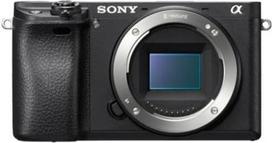 „Sony Alpha 6300“ E-mount fotoaparato sistemos korpusas (24,2 megapikselių „Exmor APS-C“ CMOS jutiklis su „BIONZ X“, greitas hibridinis automatinis fokusavimas su 0,05 sek. reakcijos laiku, 425 fazinio automatinio fokusavimo taškų, XGA OLED vaizdo ieškikl