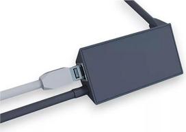 „Starlink“ palydovinio interneto V2 Ethernet adapteris, skirtas stačiakampiam dubeniui