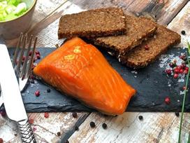 „Stremel“ lašiša, natūraliai rūkyta ant aukščiausios kokybės bukmedžio, karštai rūkyta / „Stremel“ rūkyta lašiša, apie 300 g