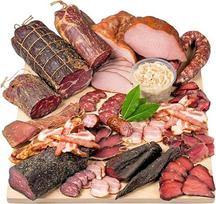 „The Castle of Flavor“ lenkų dešrų ir kumpio rinkinys, 5 lb | 13 vakuuminiu būdu supakuotų delikatesų: kumpis, jautiena, antis, lašiniai, dešros ir taukai; skirtas šventiniam stalui, degustacijai arba dovanai.