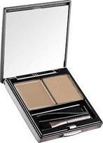 „Vasanti Dynamic Brow Duo“ rinkinys – viskas, ko reikia tobuloms antakiams – sudėtyje: antakių pudra, antakių vaškas, mini pincetas ir antakių šepetėlis – be parabenų, be karmino