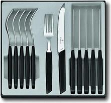 „Victorinox Swiss Modern“ 12 dalių stalo įrankių rinkinys 6 asmenims su aštriais dantytu peiliu, plastikinėmis rankenėlėmis, juodos spalvos