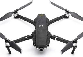 „WRAPGRADE“ pagrindinis įrenginio apvalkalas, suderinamas su „DJI Mavic 2“ (juodas, reljefinis „CAMO“)