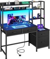 „YITAHOME“ kompiuterinis stalas su stalčiais, kištukine lizda ir USB jungtimi, 128 cm, juodos spalvos | Kampinis stalas su knygų lentyna, monitoriaus laikiklis, kompiuterinio stalo daiktų laikymo dėžės ir lentynos, RGB LED apšvietimas, namų biuras, darbo