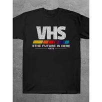 VHS The Future Is Here 1976 Graphic T‑Shirt Men Women Vintage Retro Print Short Sleeve Tee Nostalgia 80s 90s Streetwear Tops 120 gray