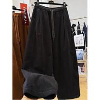 Moteriškos plačios veliūrinės kelnės - Elastingas juosmuo, pamušalas iš veliūro, laisvo tiesaus kirpimo, rudeniui/žiemai. L black