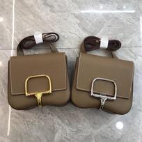New butt bag head layer palm pattern cowhide fashion single shoulder oblique span women's bag horseshoe buckle casual small square bag silver buckle gray