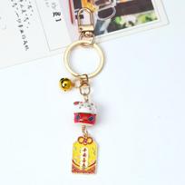 Japanese-Style Ceramic Maneki-neko Keychain for a Joyful Future white