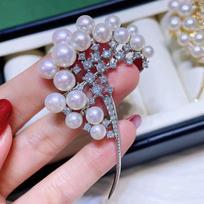 Dandelion Multi-Bead Brooch: Gold-Plated Zircon Pin with Pearl Corsage gray