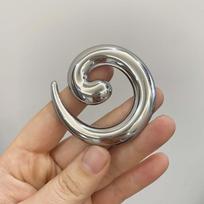 Fashion Retro Metal Vortex Brooch for Men and Women, Personality Exaggerated Simple Cold Style Pin, Internet-Famous Corsage gray