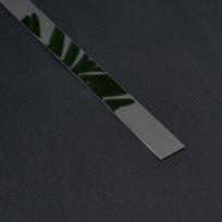 Juodo titano lydinio lipni dekoratyvinė lubų ir sienų apdailos juosta 20mm juoda