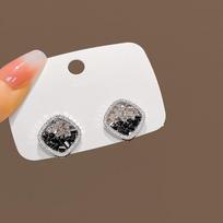 Black Sea Salt Geometric Three-Dimensional Super Flash Pendant Earrings Exquisite Design Cool Sa Elegant Earrings white