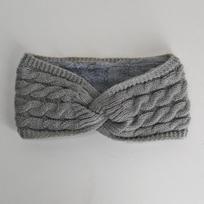 Cross-Stitch Fleece-Lined Knitted Headband with Cable Knit Bow - Trendy Wool Ear Protection & Sports Accessory pilka spalva