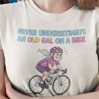 Never underestimate an old gal on a bike fun cycling t-shirt | Novelty tshirt 110 gray